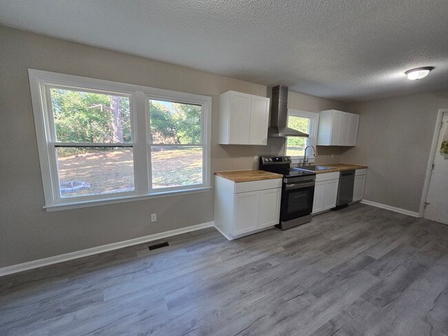 2568 Pine Springs Dr in Fayetteville, NC - Building Photo - Building Photo