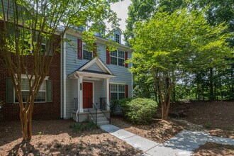 1214 Charleston Ct in Woodstock, GA - Foto de edificio - Building Photo
