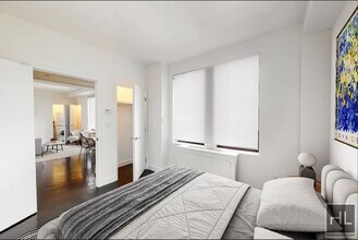 Penthhouse 1 bedroom 1 bathroom with Laundry / Doorman/ Gym / Roof deck/ WEST END AVENUE in New York, NY - Foto de edificio - Building Photo