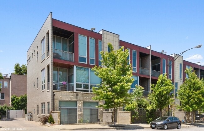 property at 902 N Elston Ave