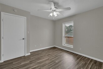 1910 Willowbend St in Conroe, TX - Building Photo - Building Photo