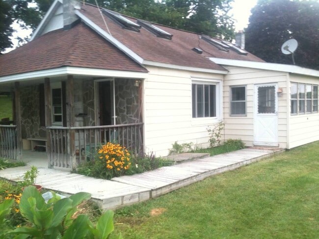 208 Co Rd 46 in Fort Edward, NY - Building Photo - Building Photo
