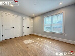 353 Market St, Unit 204 in Boston, MA - Building Photo - Building Photo