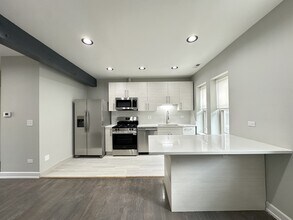 236 S Maple Ave in Oak Park, IL - Building Photo - Building Photo