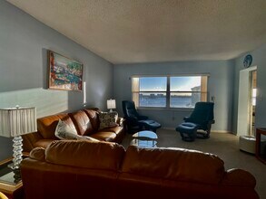 4575 Cove Cir in St. Petersburg, FL - Building Photo - Building Photo