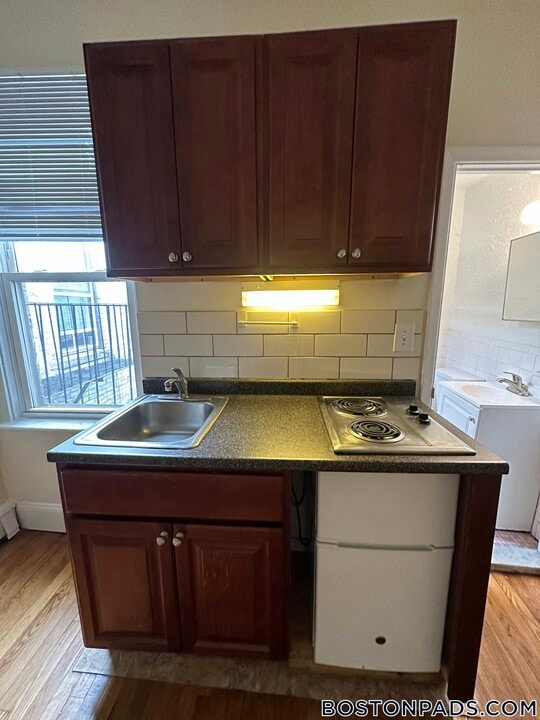 51 S Huntington Ave in Boston, MA - Building Photo