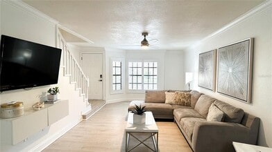 5100 Burchette Rd in Tampa, FL - Building Photo - Building Photo