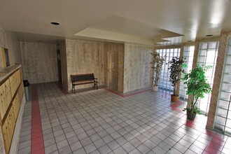 19350 Saticoy St. LLC in Reseda, CA - Foto de edificio - Interior Photo