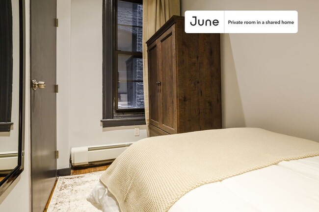 Private bedroom in 4 bed/2 bath Home in New York, NY - Building Photo - Building Photo