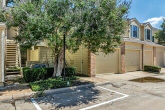 Woodway Crossing in Houston, TX - Foto de edificio - Building Photo