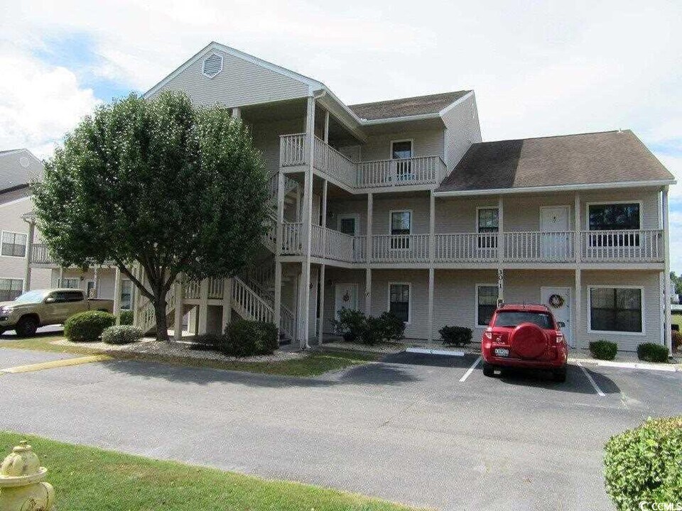 1095 Plantation Dr W in Little River, SC - Building Photo
