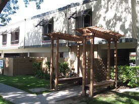 162j in Davis, CA - Building Photo