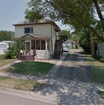 811 S High St in Aberdeen, SD - Building Photo