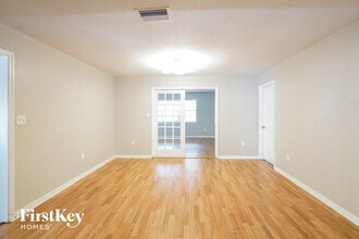 4525 Debbie Ln in Lutz, FL - Building Photo - Building Photo