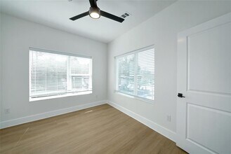 3000 Duval St-Unit -307 in Austin, TX - Building Photo - Building Photo