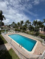 500 Layne Blvd in Hallandale Beach, FL - Building Photo
