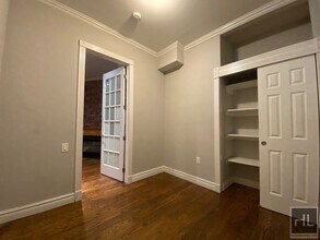 West 97th Street in New York, NY - Foto de edificio - Building Photo