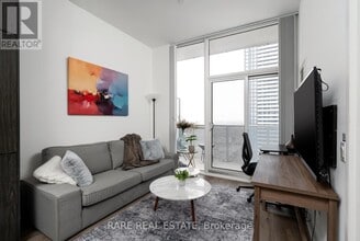 28 Interchange Wy in Vaughan, ON - Building Photo - Building Photo