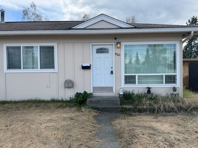 property at 820 Hollywood Dr