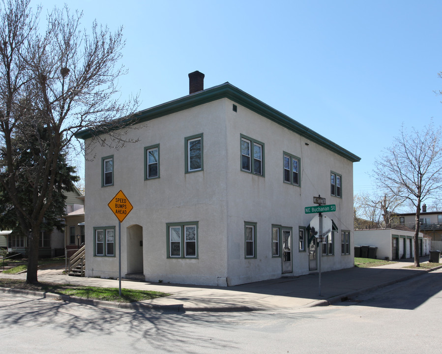 458 Buchanan St NE in Minneapolis, MN - Building Photo