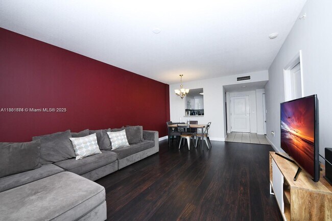 1250 S Miami Ave, Unit 1807 in Miami, FL - Building Photo - Building Photo