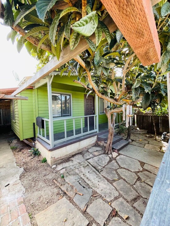 266 Orange Ave-Unit -A in Goleta, CA - Building Photo