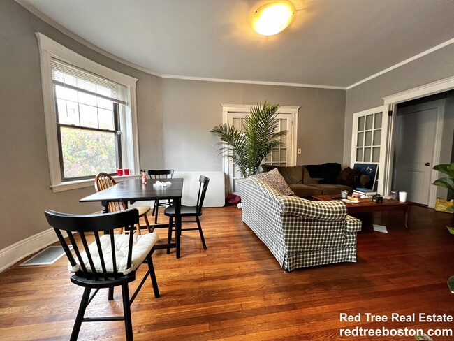 48 Englewood Ave, Unit 1 in Boston, MA - Foto de edificio - Building Photo