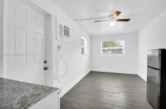 323 NW 108th St, Unit 2 in Miami, FL - Building Photo - Building Photo