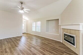 4815 Chase More Dr in Bacliff, TX - Building Photo - Building Photo