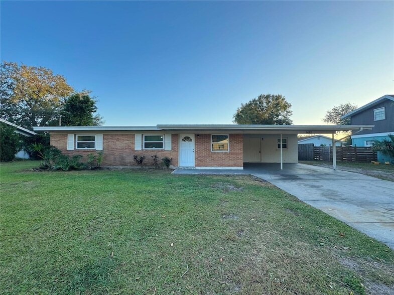 2422 Avenue A NW, Unit 510 in Winter Haven, FL - Building Photo