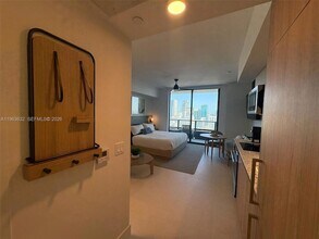 159 NE 6th St, Unit 4010 in Miami, FL - Building Photo - Building Photo