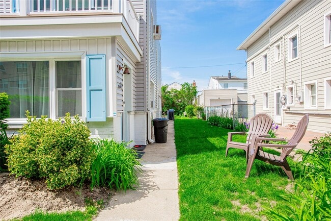 557 Shore Rd in Long Beach, NY - Building Photo - Building Photo