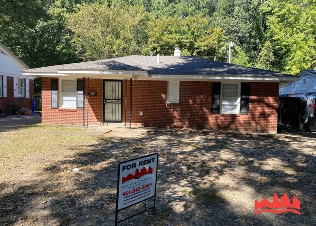 property at 1727 Mary Dr