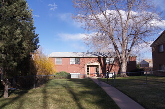 2356 S Linden Ct in Denver, CO - Building Photo - Building Photo