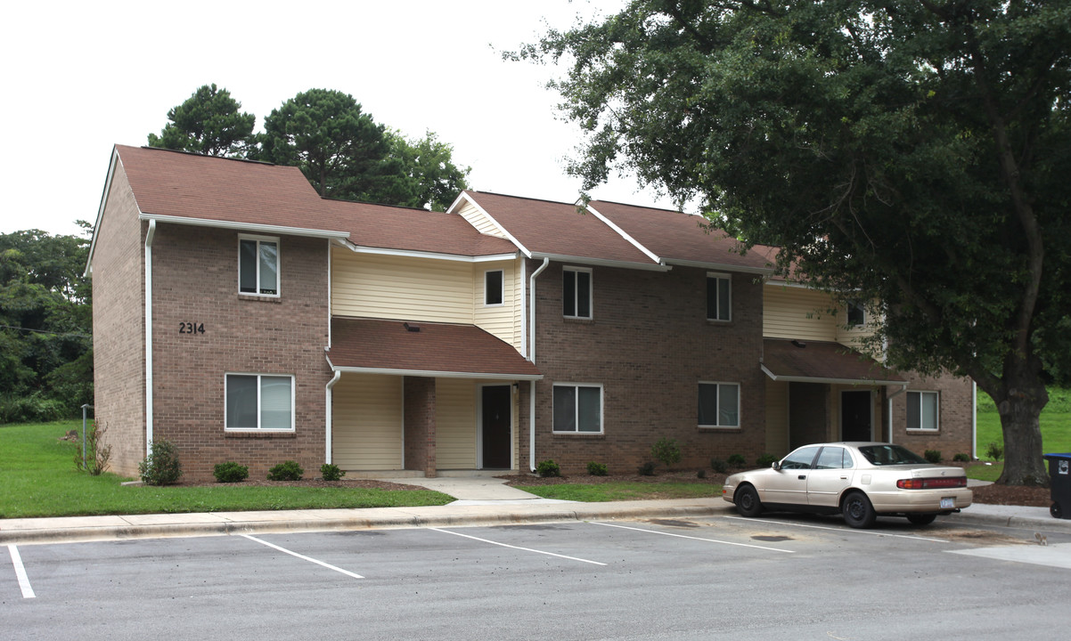 Laurence Manor in Greensboro, NC - Building Photo