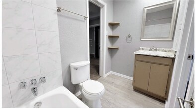 509 N Elm St in Arlington, TX - Building Photo - Building Photo