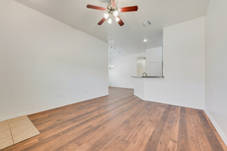 806 Bur Oak Dr, Unit 808 in Burleson, TX - Foto de edificio - Building Photo