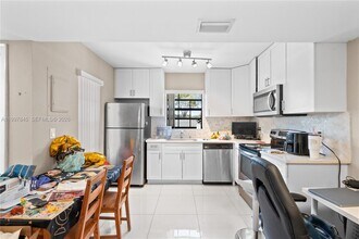 6211 SW 138th Ct in Miami, FL - Building Photo - Building Photo