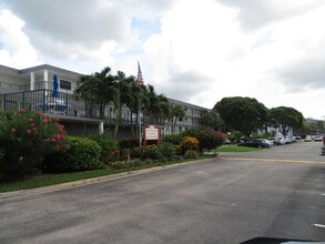 9233 SW 8th St in Boca Raton, FL - Foto de edificio - Building Photo