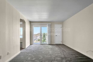 5252 Orange Ave in San Diego, CA - Building Photo