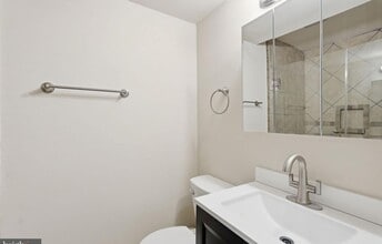 13001 Windbrook Dr in Clinton, MD - Foto de edificio - Building Photo