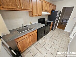 84 Boylston St, Unit 2 in Chestnut Hill, MA - Building Photo - Building Photo
