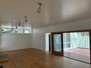 6894 Pasado Rd in Goleta, CA - Foto de edificio - Building Photo