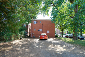 3230 W Grace St in Richmond, VA - Building Photo - Building Photo