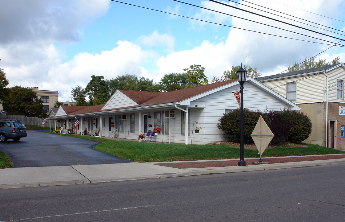 110 N Main St in Hubbard, OH - Building Photo