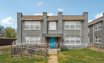 2325 NW 12th St in Oklahoma City, OK - Foto de edificio - Building Photo