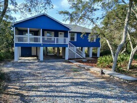 669 Bald Point Rd in Panacea, FL - Building Photo