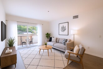 3400 Cahuenga Blvd Los Angeles, CA 90068 in Los Angeles, CA - Building Photo - Building Photo