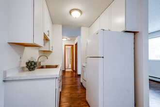 2600 Bryant Ave S in Minneapolis, MN - Building Photo - Interior Photo