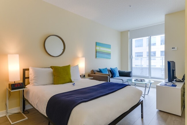 217 Adelaide St W in Toronto, ON - Building Photo - Building Photo